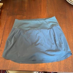 Athleta run with it skort in teal xs
